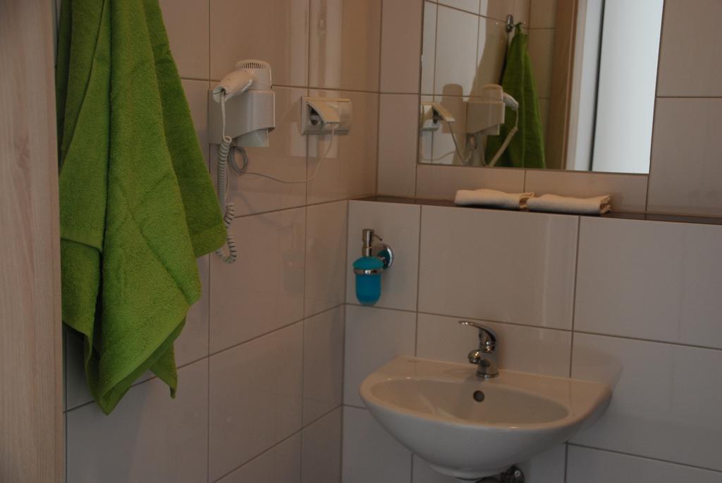 Pawilon Sportowo Turystyczny Kalwarianka Hostel Kalwaria Zebrzydowska Exterior foto